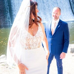 Elegant Ivory Lace Wedding Dress